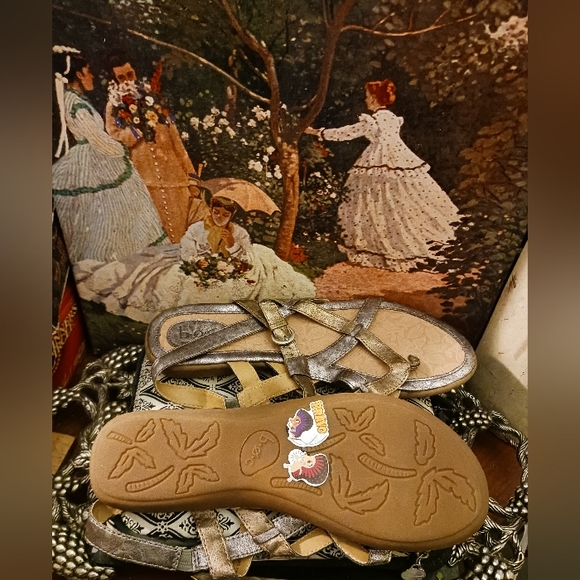 👡Boc Born Concept Lady Size 11 Bronze Silver Ankle Strap Flat Gladiator Sandal - Picture 7 of 11